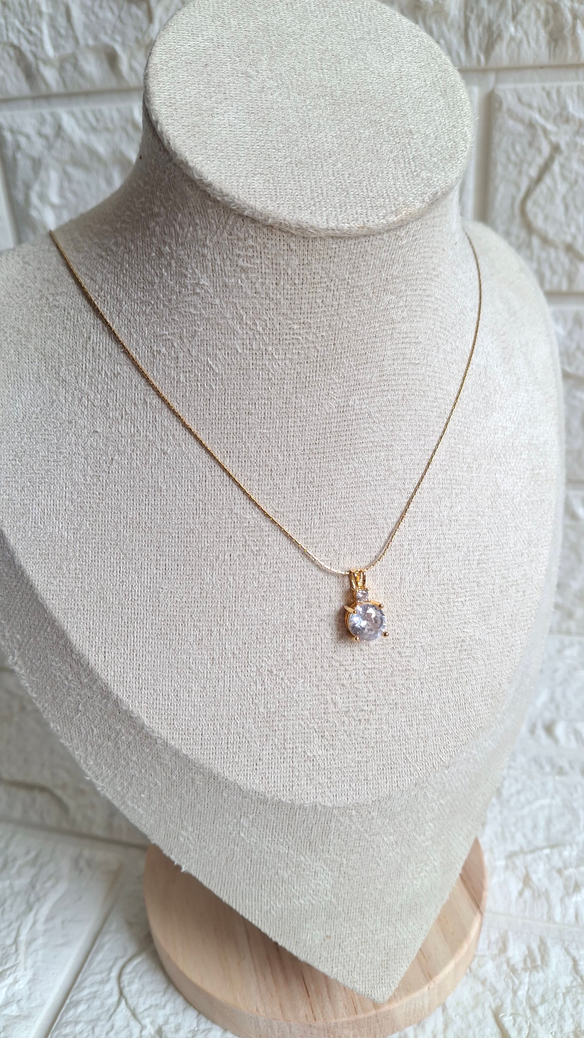 Gold Solitaire Pendant Necklace 