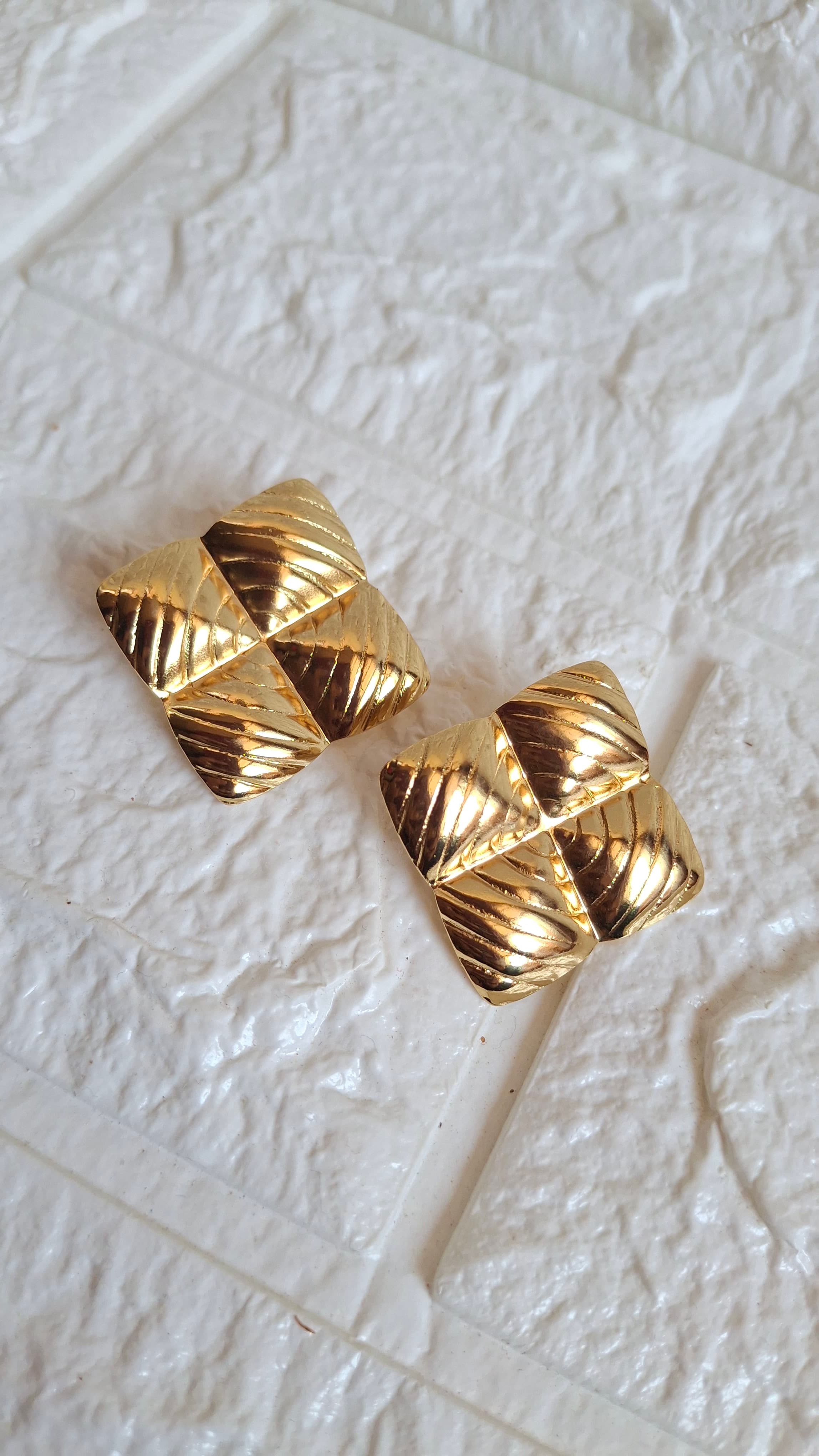 Bold Flower Rack Earrings
